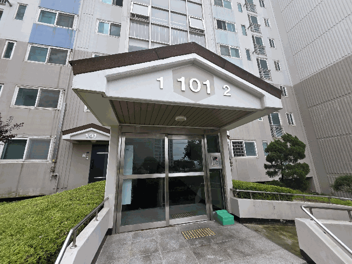 파라다이스빌아파트
제101동 공동현관문