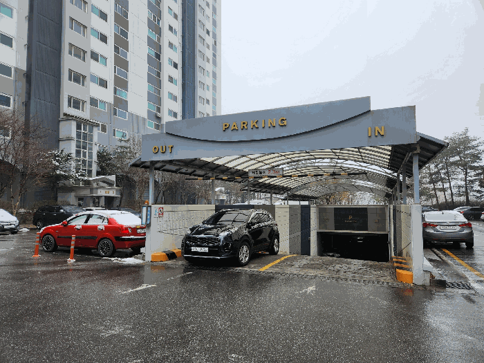 지하주차장 출입구