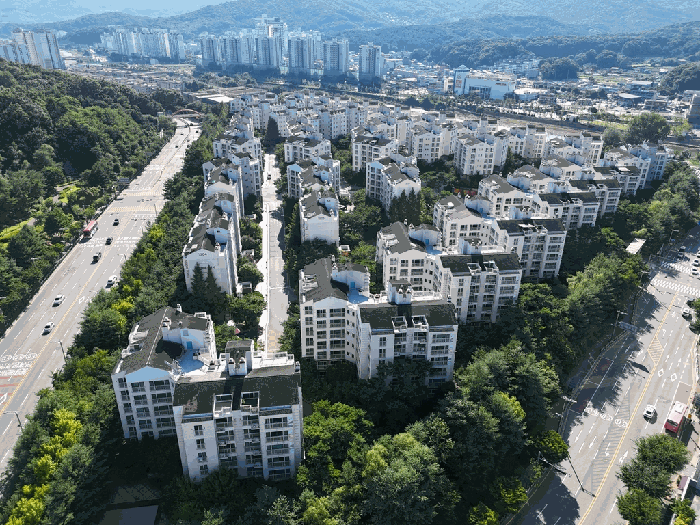 북동측에서 본 단지전경