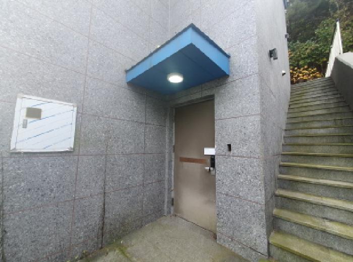 1층 출입문