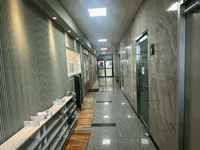 복도 전경