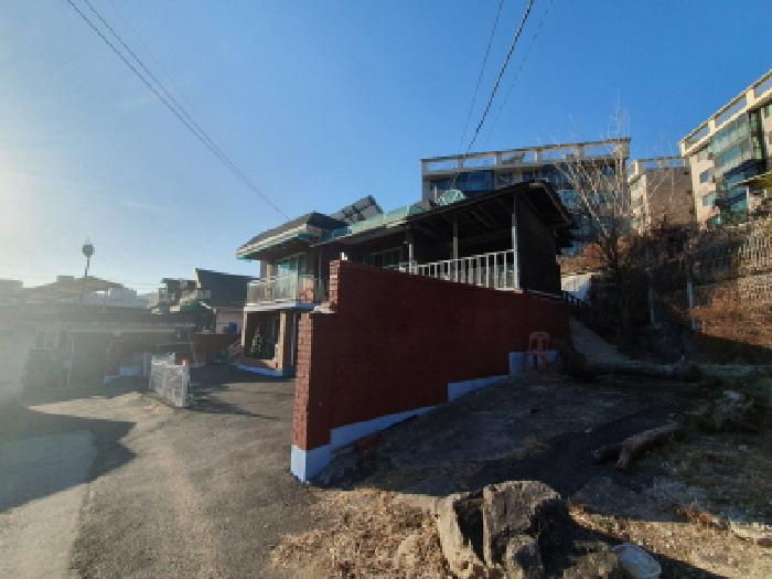 목록1 및 제시외 지상 건물